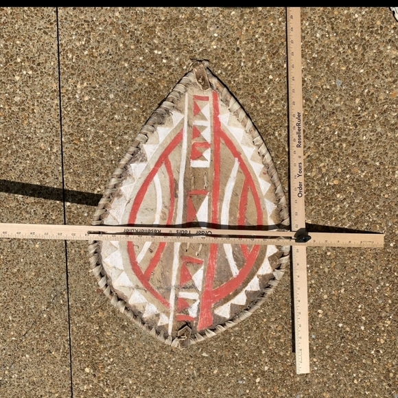 Authentic African Maasai Shield 25 Inches Long x 16 inches Wide Tan Red White - Picture 10 of 12